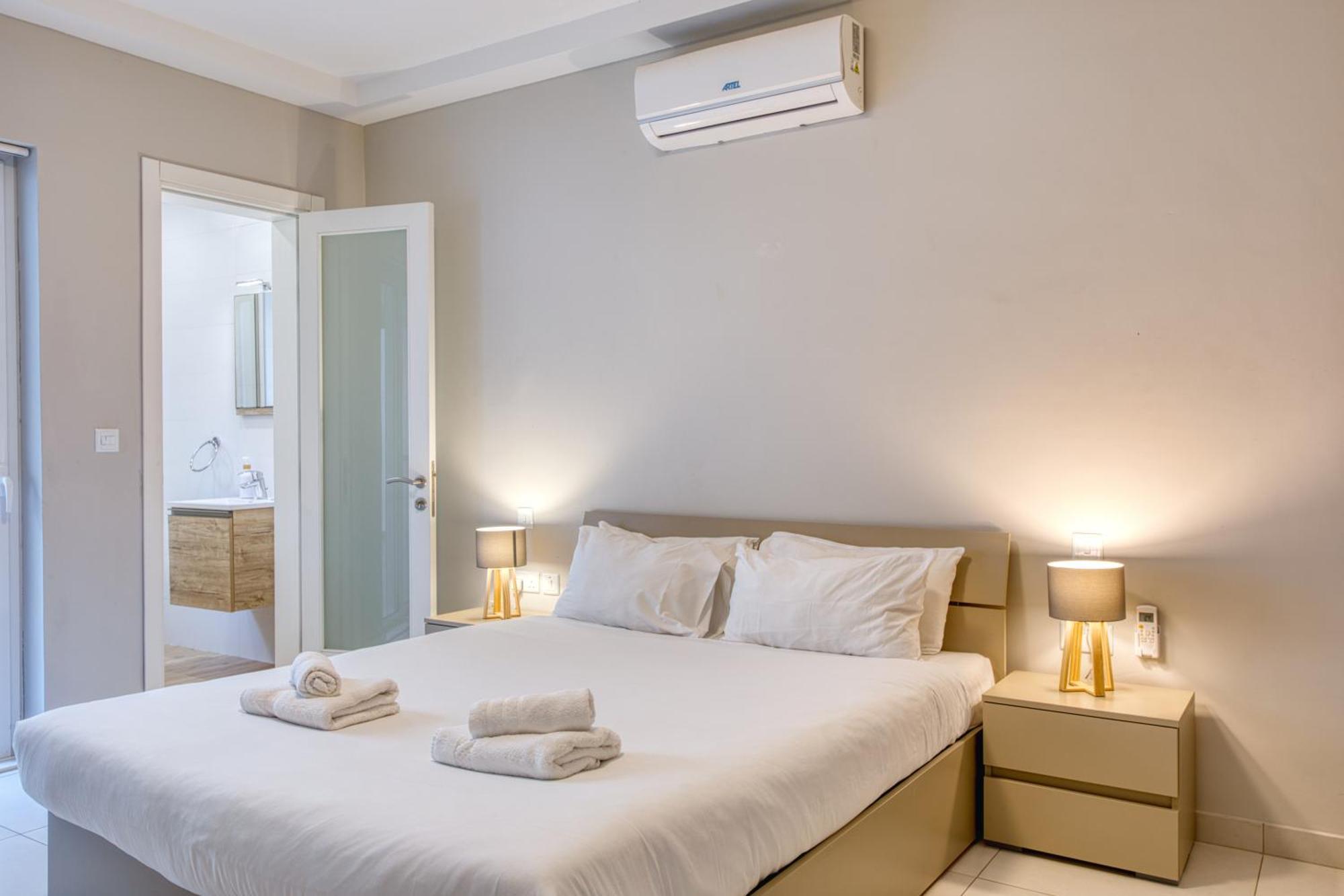 Unique Two Bedroom Apt With Huge Outdoor Area And Close To Entertainment Is-Swieqi Bagian luar foto