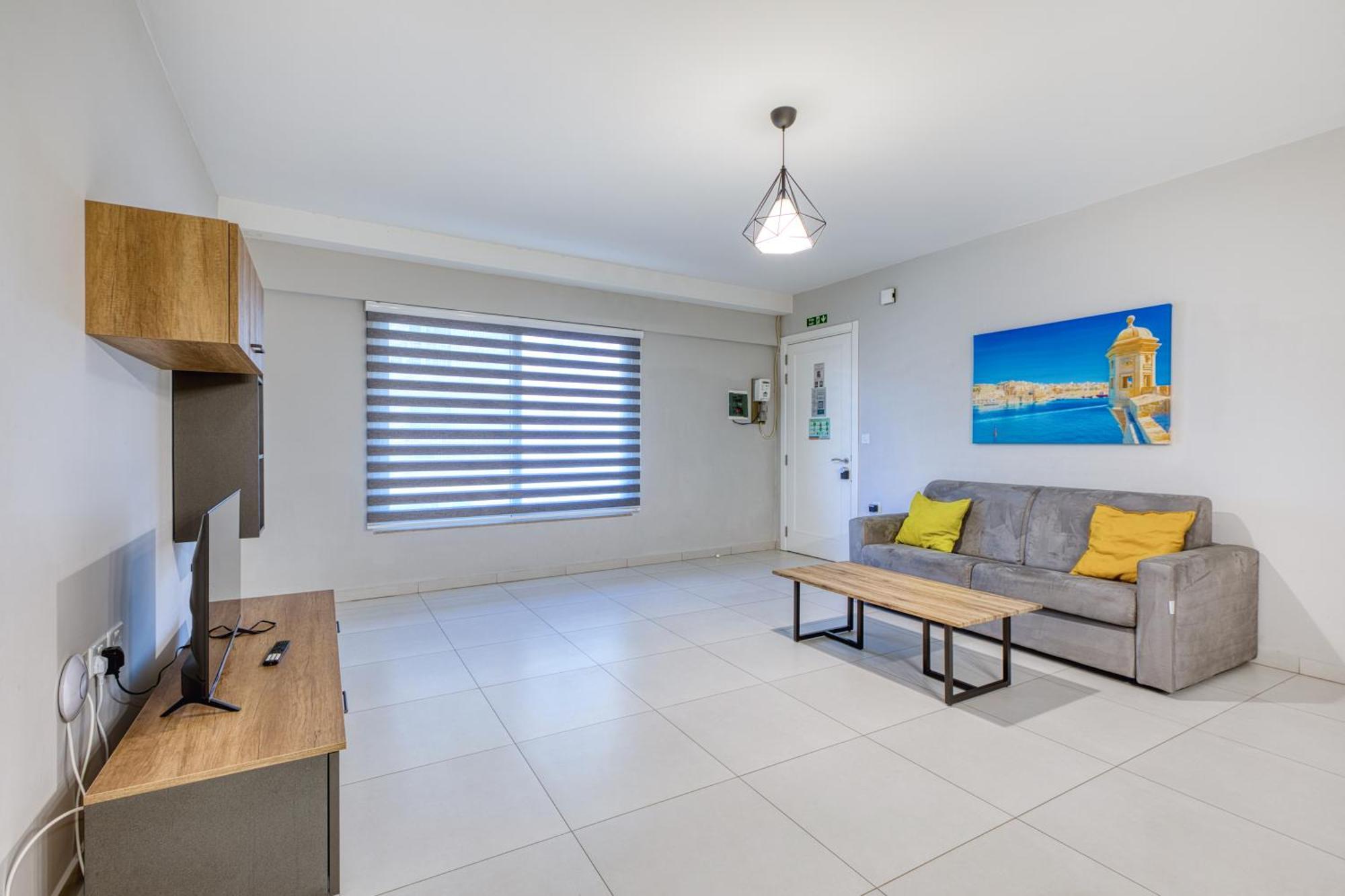 Unique Two Bedroom Apt With Huge Outdoor Area And Close To Entertainment Is-Swieqi Bagian luar foto