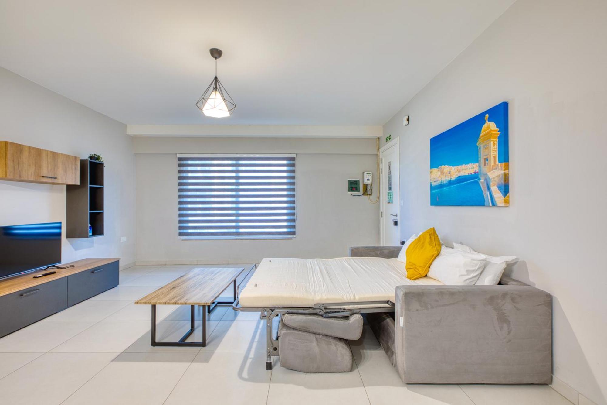 Unique Two Bedroom Apt With Huge Outdoor Area And Close To Entertainment Is-Swieqi Bagian luar foto